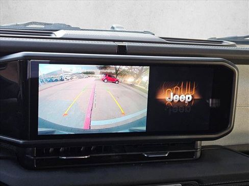 Used 2025 Jeep Wrangler Unlimited Sahara AWD/4WD image 12