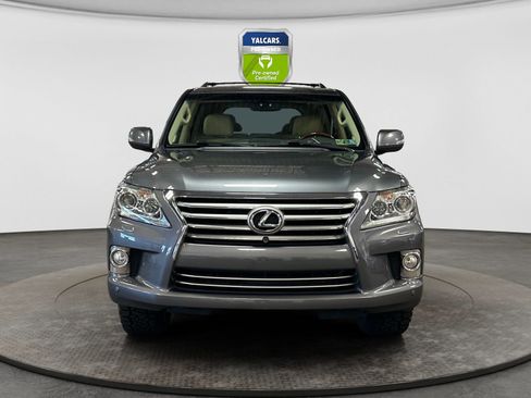 Used 2013 Lexus LX 570 4WD w/ Luxury Pkg image 4