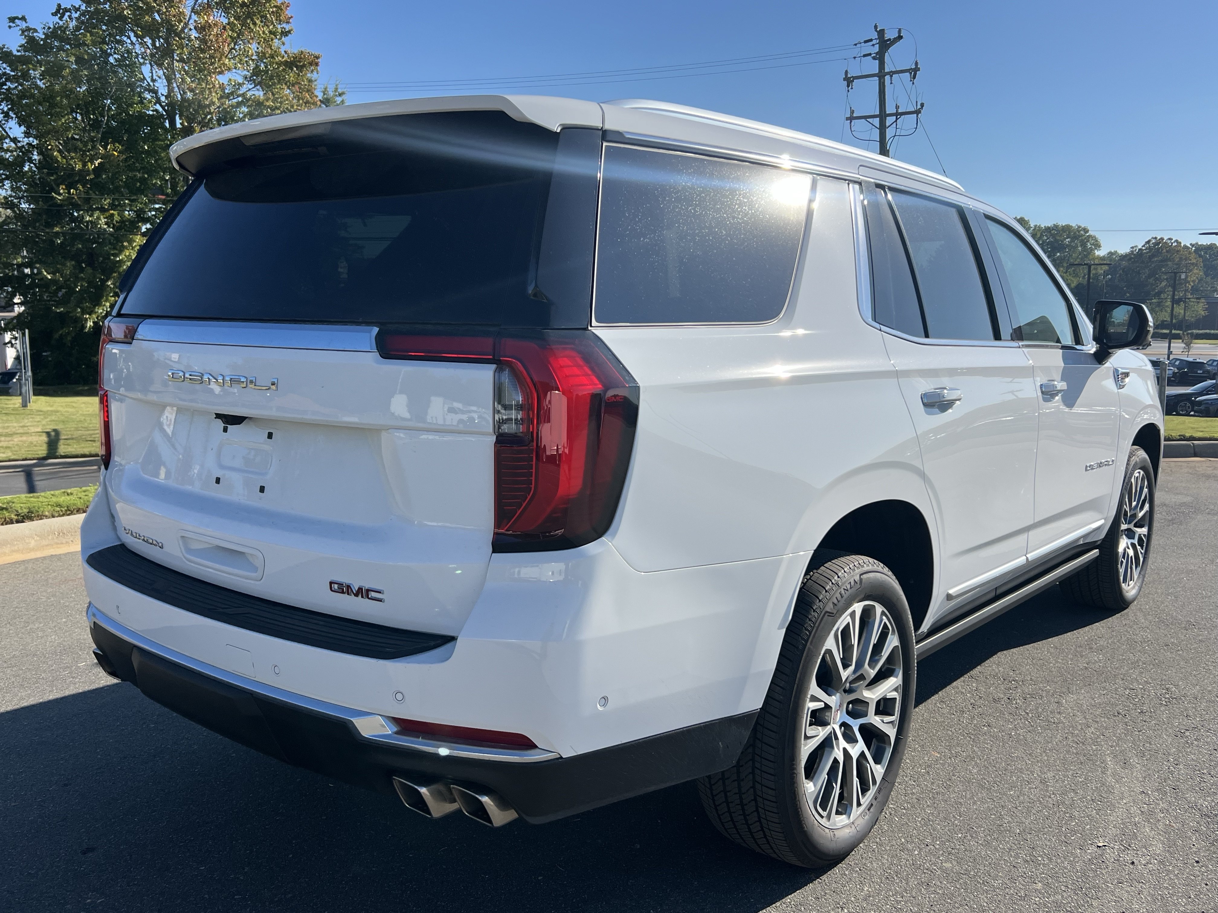 Used 2026 GMC Yukon Denali w/ Sun & Power Step Package AWD/4WD image 9