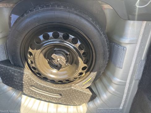 Used 2021 Chevrolet Malibu LT image 27