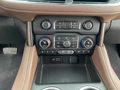 Used 2024 Chevrolet Suburban High Country image 15