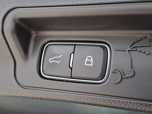 Used 2023 Ford Explorer XLT w/ Equipment Group 202A AWD/4WD image 32