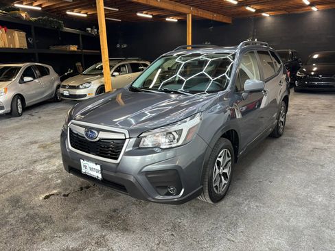 Used 2020 Subaru Forester Premium AWD/4WD image 4