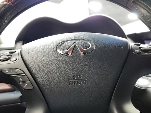 Used 2019 INFINITI Q70 Luxe image 29