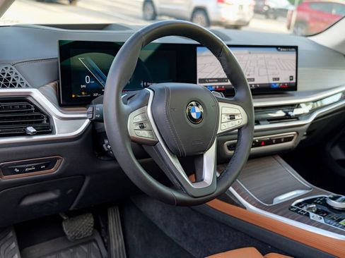 Used 2025 BMW X7 xDrive40i w/ Premium Package AWD/4WD image 22