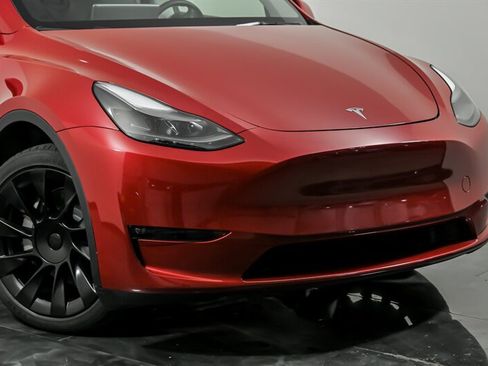 Used 2023 Tesla Model Y Long Range AWD/4WD image 2