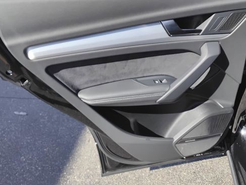 Certified 2024 Audi Q5 e Premium Plus w/ Premium Plus Package image 19