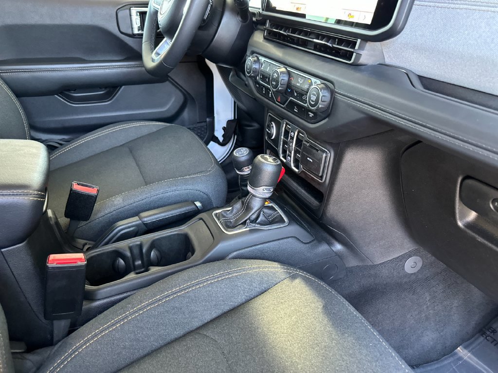 Used 2025 Jeep Wrangler Unlimited Sahara AWD/4WD image 15