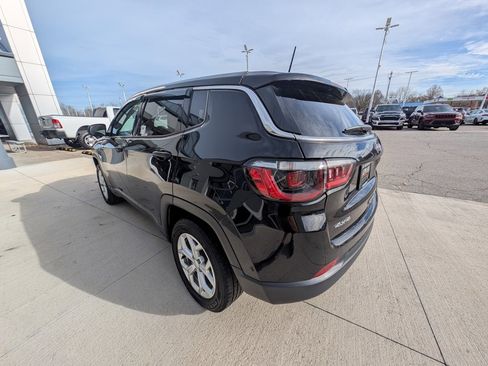 Used 2024 Jeep Compass Sport image 5