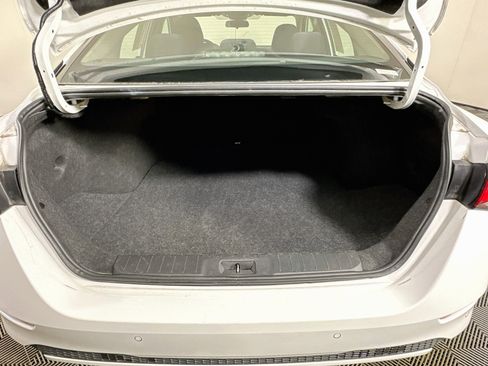 Used 2024 Nissan Sentra SV FWD image 27