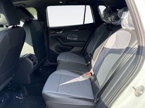 New 2026 Volkswagen Tiguan SE R-Line FWD image 23