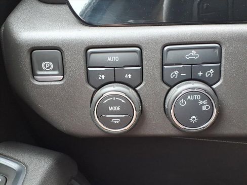 Used 2025 Chevrolet Silverado 1500 LT image 20