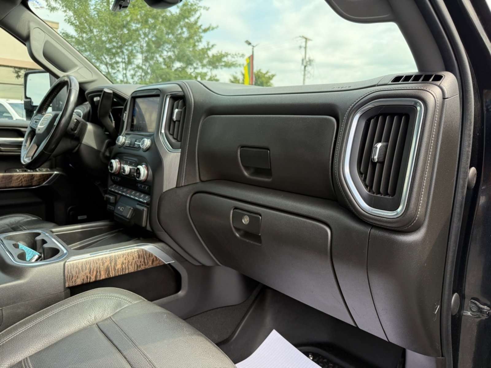 Used 2023 GMC Sierra 2500 Denali w/ Denali Black Diamond Edition AWD/4WD image 27
