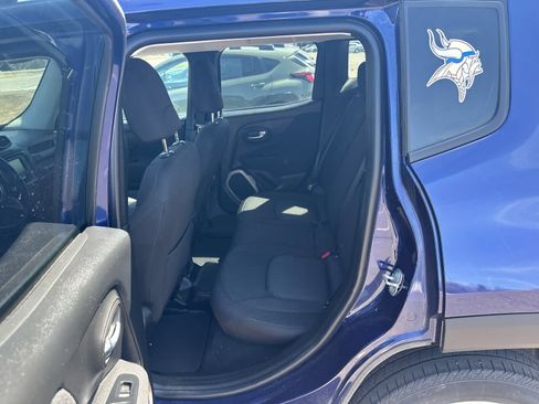Used 2017 Jeep Renegade Latitude AWD/4WD image 5