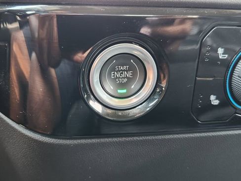 Used 2023 Chevrolet Silverado 1500 LT AWD/4WD image 19