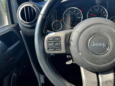 Used 2013 Jeep Wrangler Unlimited Sahara image 17