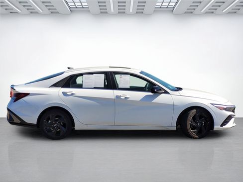 Certified 2026 Hyundai Elantra SEL Sport Premium FWD image 3