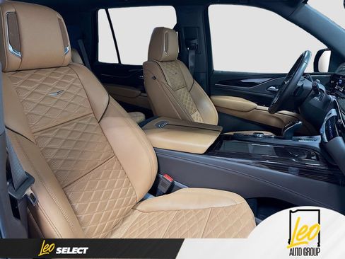 Used 2023 Cadillac Escalade Sport w/ LPO, ONYX Package AWD/4WD image 34