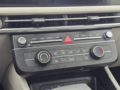 Certified 2025 Hyundai Tucson SE image 19