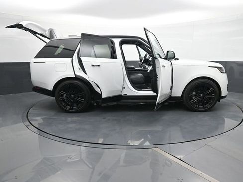 Used 2024 Land Rover Range Rover SE image 32