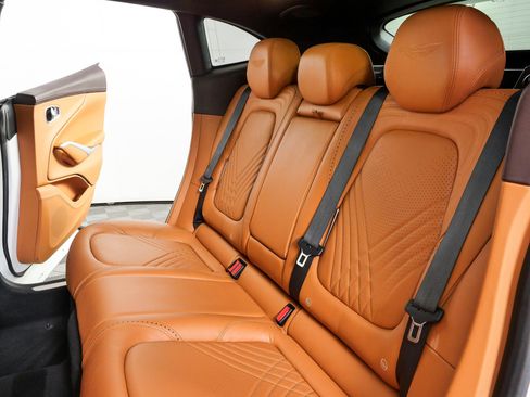 Used 2021 Aston Martin DBX AWD/4WD image 21