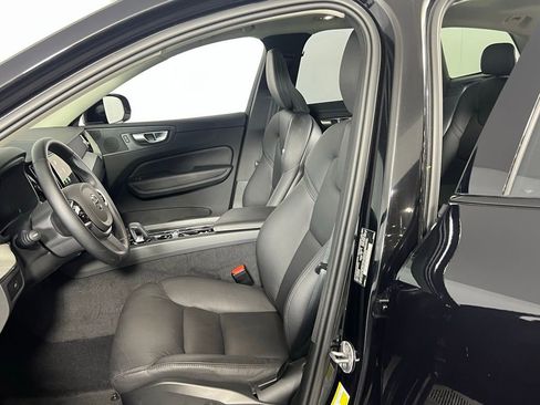 Used 2025 Volvo XC60 B5 Plus image 20