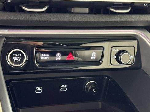 Used 2025 Audi Q5 Premium w/ Convenience Package image 19