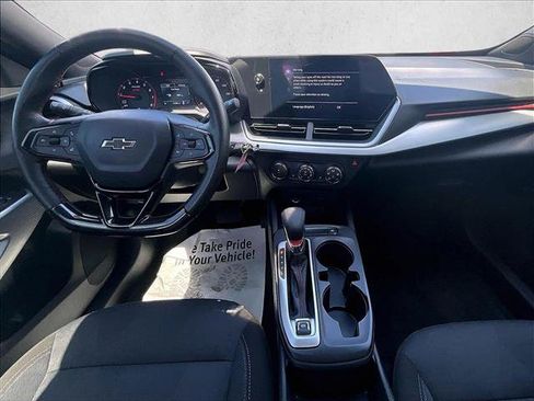 Used 2025 Chevrolet Trax RS w/ Sunroof Package FWD image 16