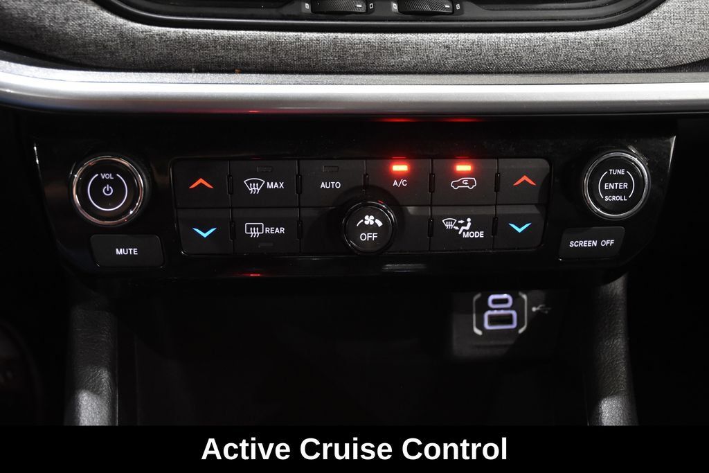 Used 2025 Jeep Compass Latitude w/ Sun & Sound Group AWD/4WD image 22