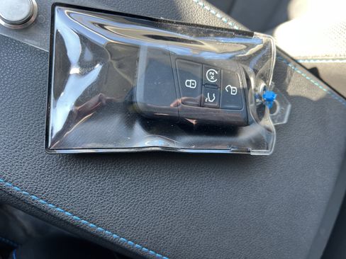 Certified 2024 Volkswagen Taos SE image 33