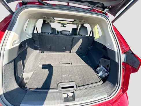 Used 2026 Nissan Rogue Platinum w/ Platinum Premium Package image 9