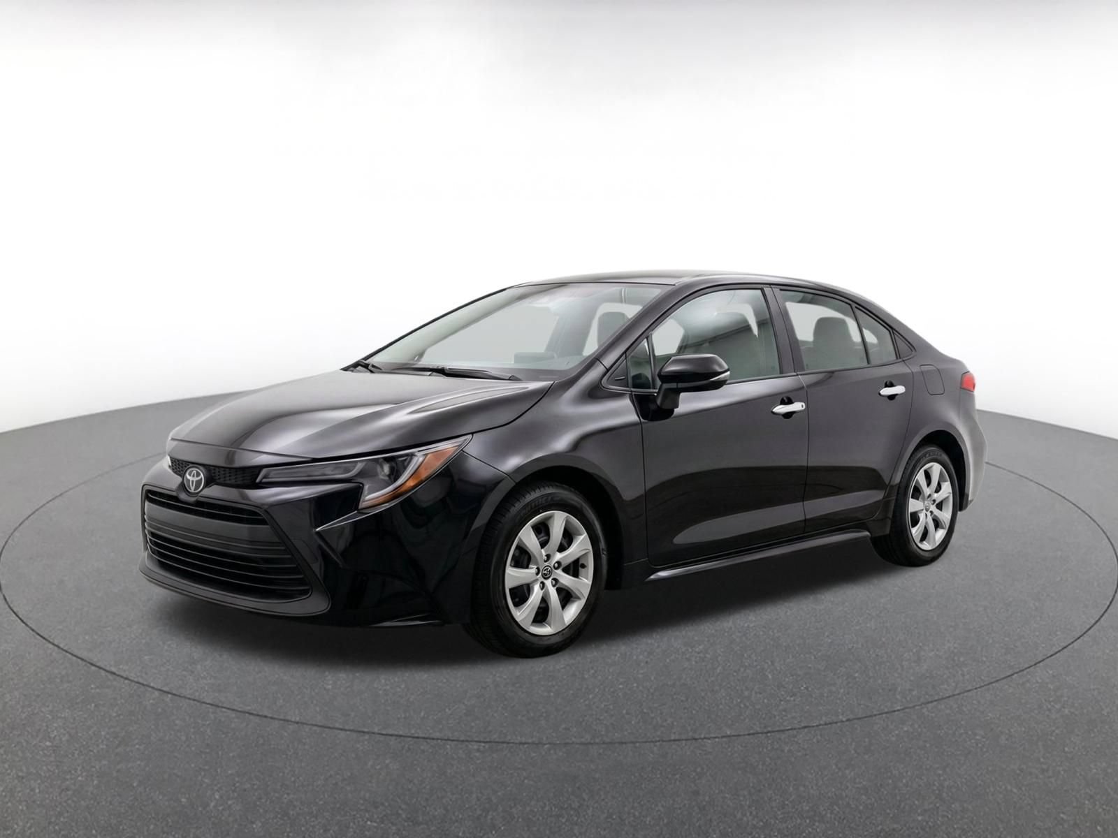 Used 2025 Toyota Corolla LE FWD image 3