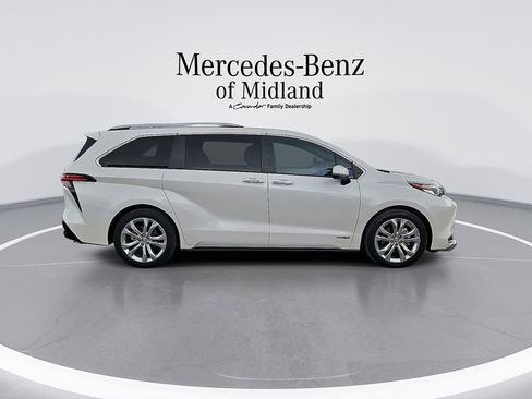 Used 2021 Toyota Sienna Platinum FWD image 9