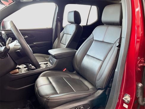 Used 2023 Chevrolet Traverse RS image 22