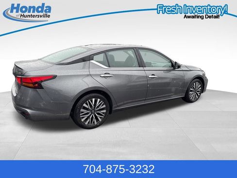 Used 2024 Nissan Altima 2.5 SV image 9