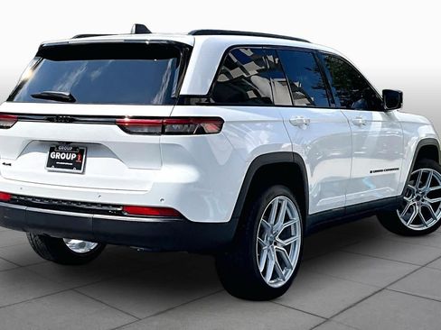 Used 2025 Jeep Grand Cherokee Altitude AWD/4WD image 13
