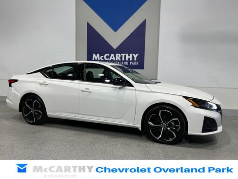Used 2023 Nissan Altima 2.5 SR FWD image 3