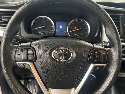 Used 2016 Toyota Highlander LE FWD image 15