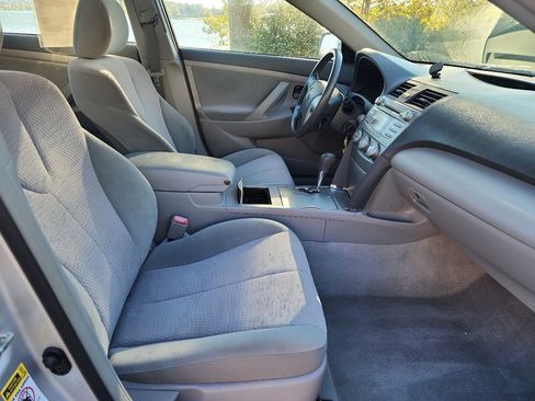 Used 2010 Toyota Camry SE image 13