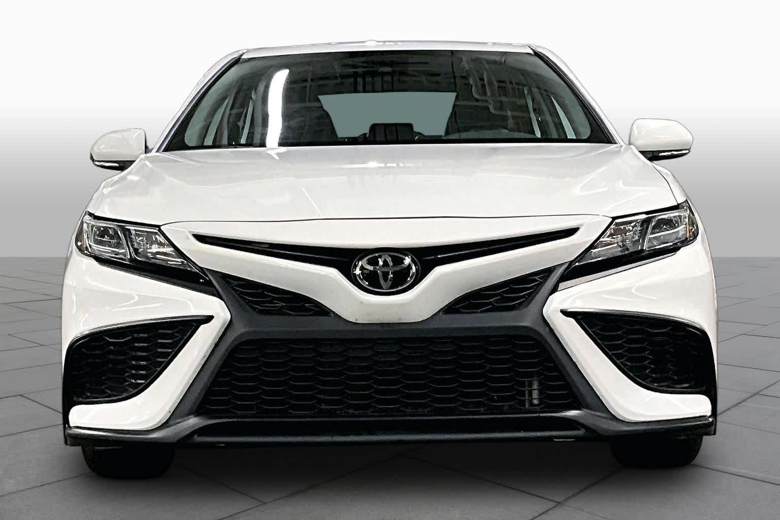 Used 2024 Toyota Camry SE FWD image 4