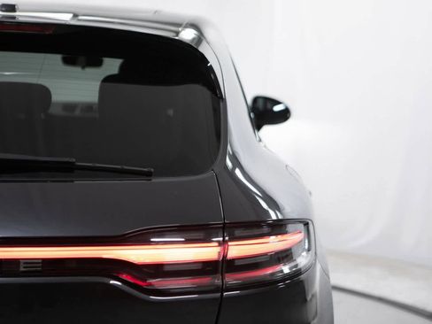 Certified 2020 Porsche Macan image 38