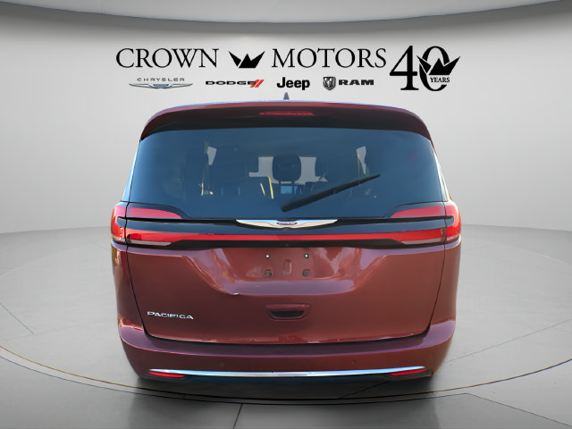 Used 2023 Chrysler Pacifica Touring-L FWD image 5