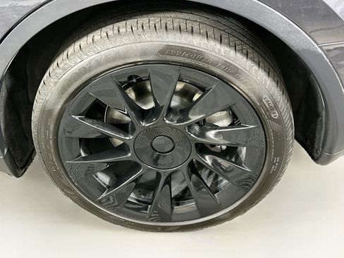 Used 2025 Tesla Model Y Long Range RWD image 11