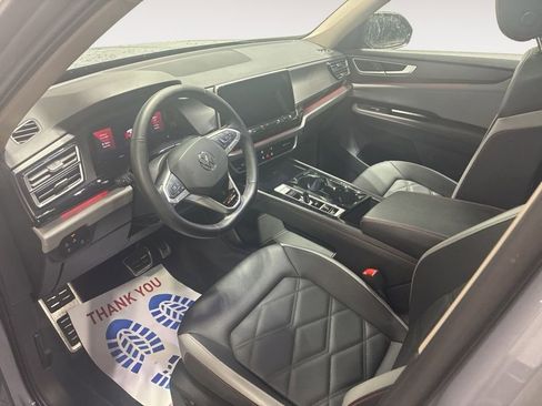 Used 2025 Volkswagen Atlas Peak Edition SE image 7