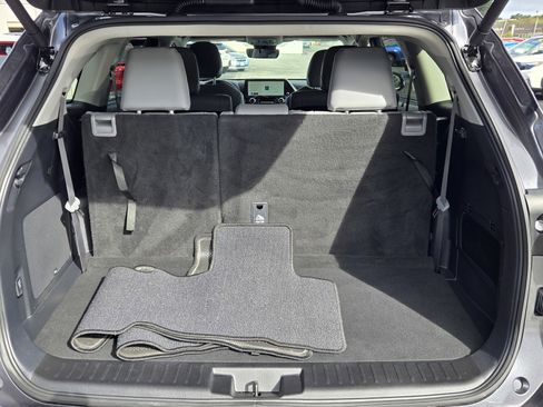 Used 2025 Toyota Highlander Limited AWD/4WD image 27
