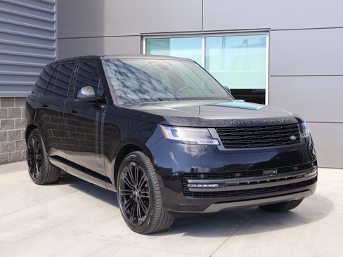 Used 2024 Land Rover Range Rover SE AWD/4WD image 3