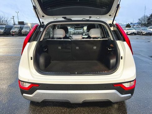 Used 2024 Kia Niro EX image 9