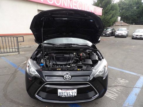 Used 2017 Toyota Yaris iA FWD image 12