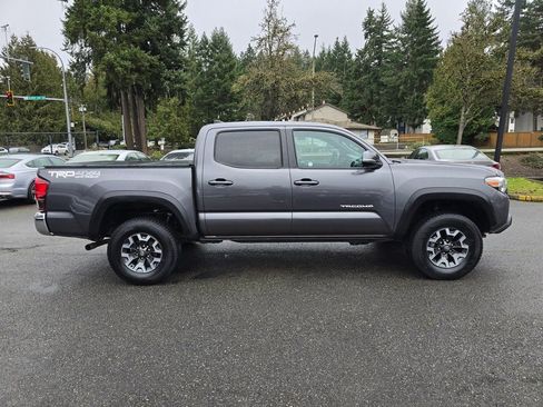 Used 2018 Toyota Tacoma TRD Off-Road image 6