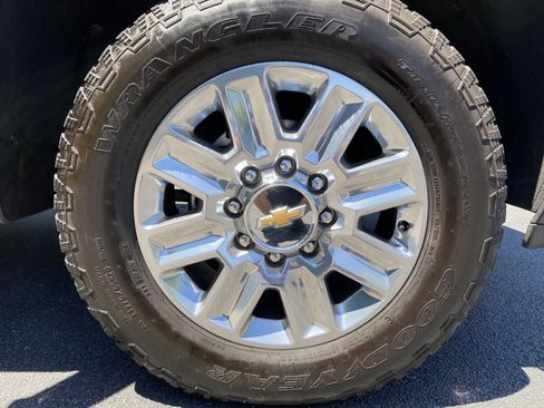 Used 2024 Chevrolet Silverado 2500 High Country w/ Technology Package AWD/4WD image 13